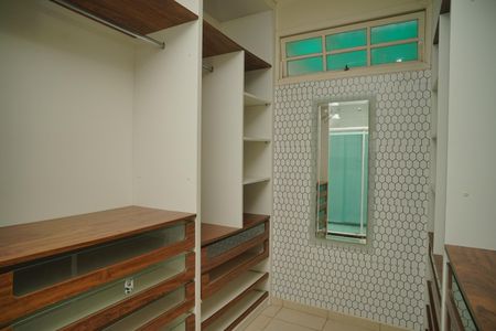 Casa para alugar com 230m², 3 quartos e 2 vagas Casa para alugar com 230m², 3 quartos e 2 vagasCloset do quarto 3
