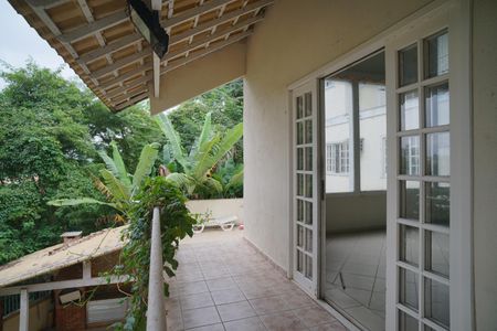Casa para alugar com 230m², 3 quartos e 2 vagas Casa para alugar com 230m², 3 quartos e 2 vagasVaranda