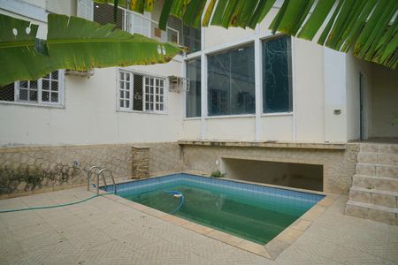 Casa para alugar com 230m², 3 quartos e 2 vagas Casa para alugar com 230m², 3 quartos e 2 vagasPiscina