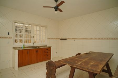 Casa para alugar com 230m², 3 quartos e 2 vagas Casa para alugar com 230m², 3 quartos e 2 vagasCozinha