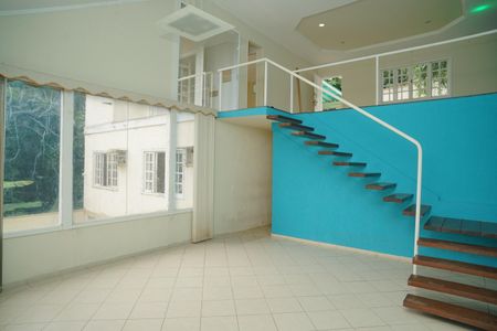 Casa para alugar com 230m², 3 quartos e 2 vagas Casa para alugar com 230m², 3 quartos e 2 vagasSala