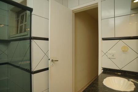 Casa para alugar com 230m², 3 quartos e 2 vagas Casa para alugar com 230m², 3 quartos e 2 vagasBanheiro Social