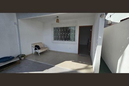 Casa à venda com 93m², 2 quartos e 2 vagas