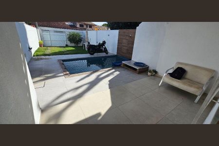 Casa à venda com 93m², 2 quartos e 2 vagas