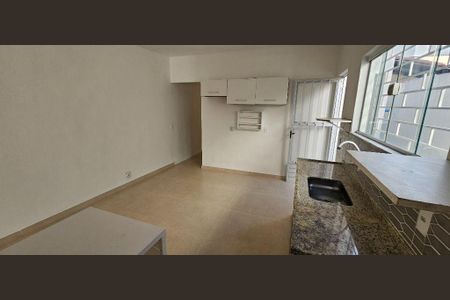 Casa à venda com 93m², 2 quartos e 2 vagas