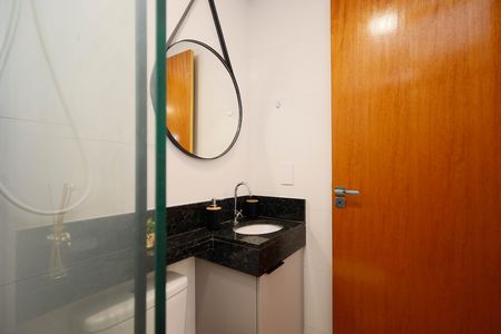 Banheiro de kitnet/studio para alugar com 1 quarto, 35m² em Vila Nova Carolina, São Paulo