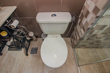 Banheiro de apartamento para alugar com 1 quarto, 51m² em Jardim do Salso, Porto Alegre