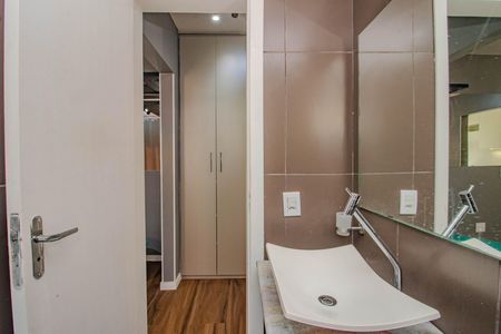 Banheiro de apartamento para alugar com 1 quarto, 51m² em Jardim do Salso, Porto Alegre