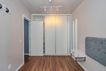 Quarto de apartamento para alugar com 1 quarto, 51m² em Jardim do Salso, Porto Alegre