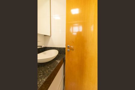 Banheiro Social de apartamento para alugar com 1 quarto, 33m² em Centro, Curitiba