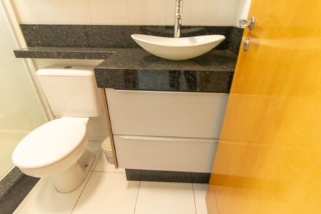 Banheiro Social de apartamento para alugar com 1 quarto, 33m² em Centro, Curitiba