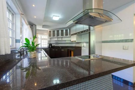 Casa de condomínio para alugar com 1437m², 3 quartos e 4 vagasCozinha
