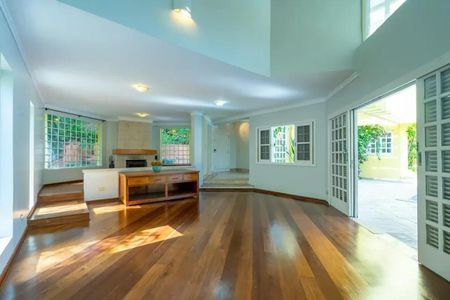 Sala de casa de condomínio para alugar com 3 quartos, 1437m² em Pousada dos Bandeirantes, Carapicuíba