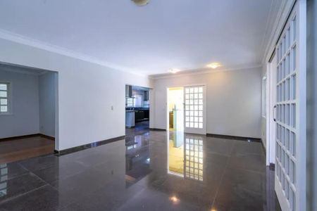 Sala de casa de condomínio para alugar com 3 quartos, 1437m² em Pousada dos Bandeirantes, Carapicuíba