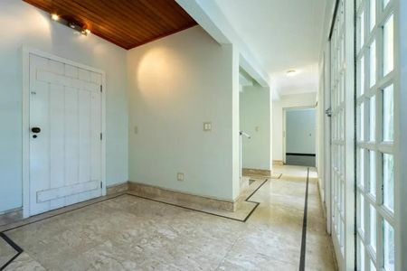 Casa de condomínio para alugar com 1437m², 3 quartos e 4 vagasCorredor