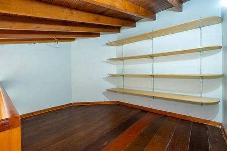 Casa de condomínio para alugar com 1437m², 3 quartos e 4 vagasQuarto