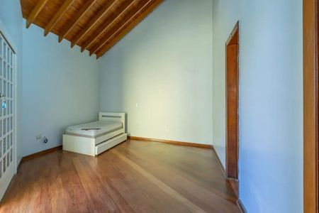 Casa de condomínio para alugar com 1437m², 3 quartos e 4 vagasQuarto