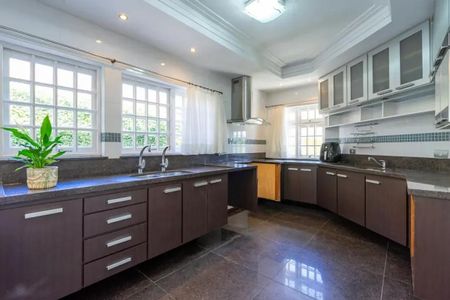 Cozinha de casa de condomínio para alugar com 3 quartos, 1437m² em Pousada dos Bandeirantes, Carapicuíba