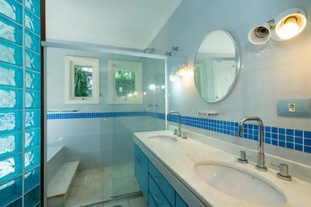 Casa de condomínio para alugar com 1437m², 3 quartos e 4 vagasBanheiro