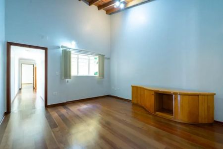 Casa de condomínio para alugar com 1437m², 3 quartos e 4 vagasQuarto
