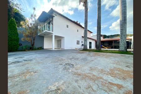 Casa à venda com 500m², 3 quartos e 5 vagas Casa à venda com 500m², 3 quartos e 5 vagasÁrea externa