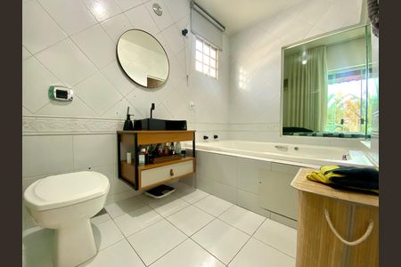 Casa à venda com 500m², 3 quartos e 5 vagas Casa à venda com 500m², 3 quartos e 5 vagasBanheiro