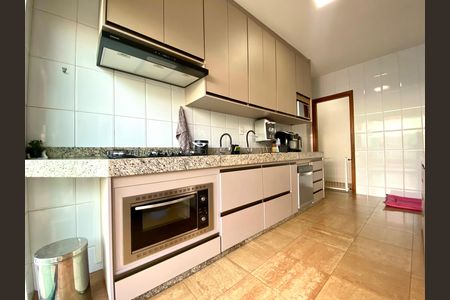 Cozinha de casa à venda com 3 quartos, 500m² em Trevo, Belo Horizonte