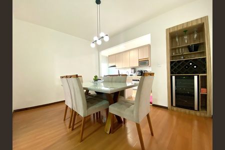 Casa à venda com 500m², 3 quartos e 5 vagas Casa à venda com 500m², 3 quartos e 5 vagasSala