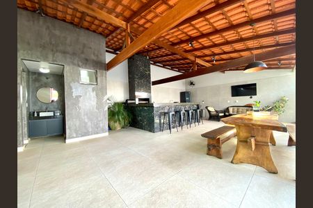 Casa à venda com 500m², 3 quartos e 5 vagas Casa à venda com 500m², 3 quartos e 5 vagasÁrea externa