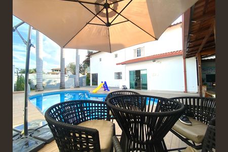 Casa à venda com 500m², 3 quartos e 5 vagas Casa à venda com 500m², 3 quartos e 5 vagasÁrea externa
