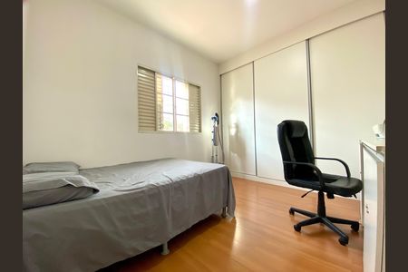 Casa à venda com 500m², 3 quartos e 5 vagas Casa à venda com 500m², 3 quartos e 5 vagasQuarto 3