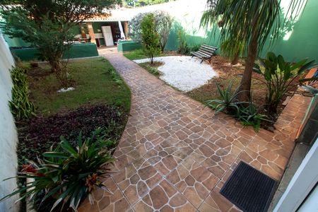 Casa para alugar com 380m², 8 quartos e 2 vagas Casa para alugar com 380m², 8 quartos e 2 vagasÁREA EXTERNA FUNDOS