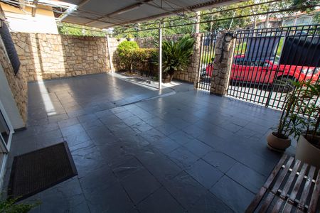 Casa para alugar com 380m², 8 quartos e 2 vagas Casa para alugar com 380m², 8 quartos e 2 vagasÁREA EXTERNA FRENTE