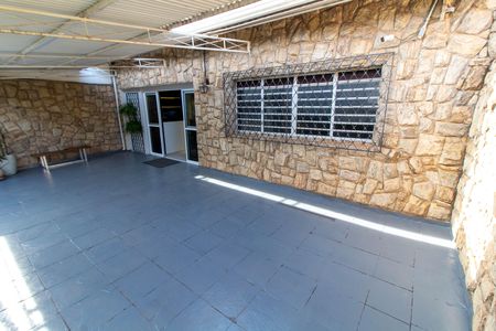 Casa para alugar com 380m², 8 quartos e 2 vagas Casa para alugar com 380m², 8 quartos e 2 vagasÁREA EXTERNA FRENTE