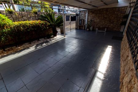 Casa para alugar com 380m², 8 quartos e 2 vagas Casa para alugar com 380m², 8 quartos e 2 vagasÁREA EXTERNA FRENTE