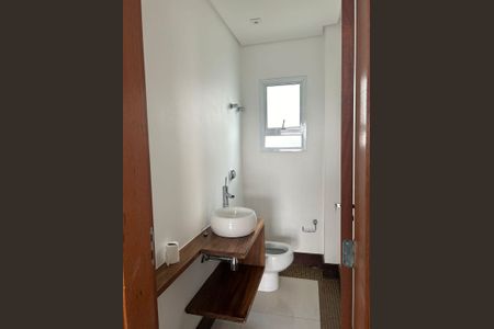 Casa de condomínio para alugar com 275m², 3 quartos e 5 vagas Casa de condomínio para alugar com 275m², 3 quartos e 5 vagasBanheiro