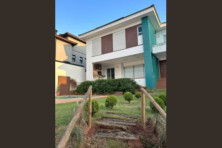 Casa de condomínio para alugar com 275m², 3 quartos e 5 vagas Casa de condomínio para alugar com 275m², 3 quartos e 5 vagasFachada