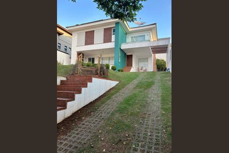Casa de condomínio para alugar com 275m², 3 quartos e 5 vagas Casa de condomínio para alugar com 275m², 3 quartos e 5 vagasFachada