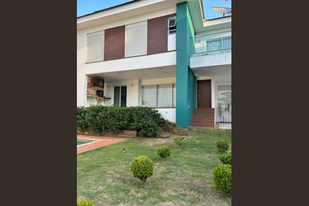 Casa de condomínio para alugar com 275m², 3 quartos e 5 vagas Casa de condomínio para alugar com 275m², 3 quartos e 5 vagasFachada