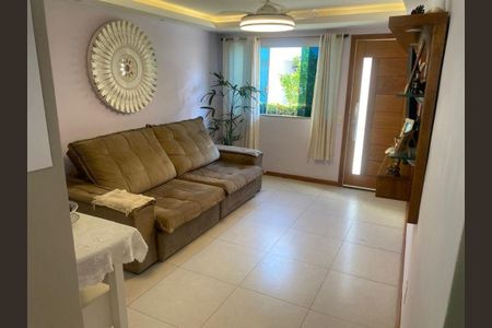 Casa à venda com 106m², 4 quartos e 1 vaga