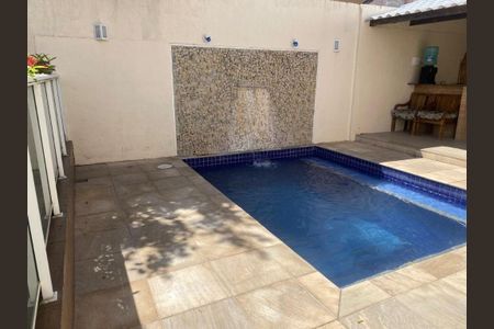 Casa à venda com 106m², 4 quartos e 1 vaga