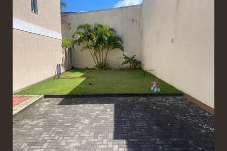 Casa à venda com 106m², 4 quartos e 1 vaga