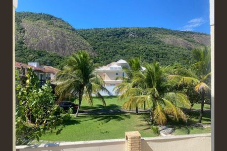 Casa à venda com 106m², 4 quartos e 1 vaga