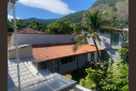 Casa à venda com 106m², 4 quartos e 1 vaga
