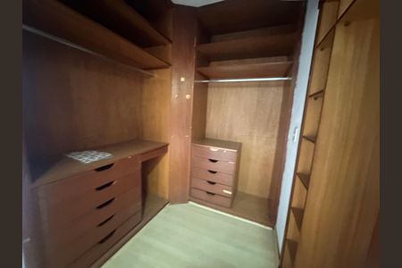 Apartamento à venda com 164m², 3 quartos e 2 vagasCloset da suíte 1