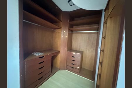 Apartamento à venda com 164m², 3 quartos e 2 vagasCloset da suíte 1