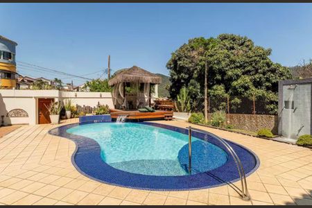 Casa à venda com 525m², 5 quartos e 4 vagas