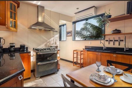 Casa à venda com 525m², 5 quartos e 4 vagas