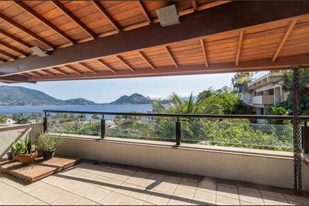 Casa à venda com 525m², 5 quartos e 4 vagas