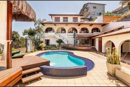 Casa à venda com 525m², 5 quartos e 4 vagas